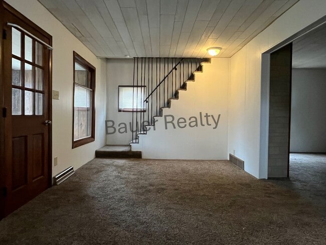 Building Photo - 3 -4 Bedroom Home Near Brookside Park