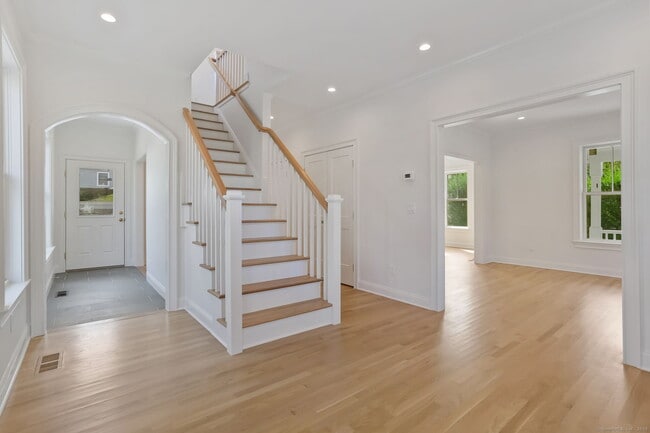 Building Photo - 134 Rowayton Ave