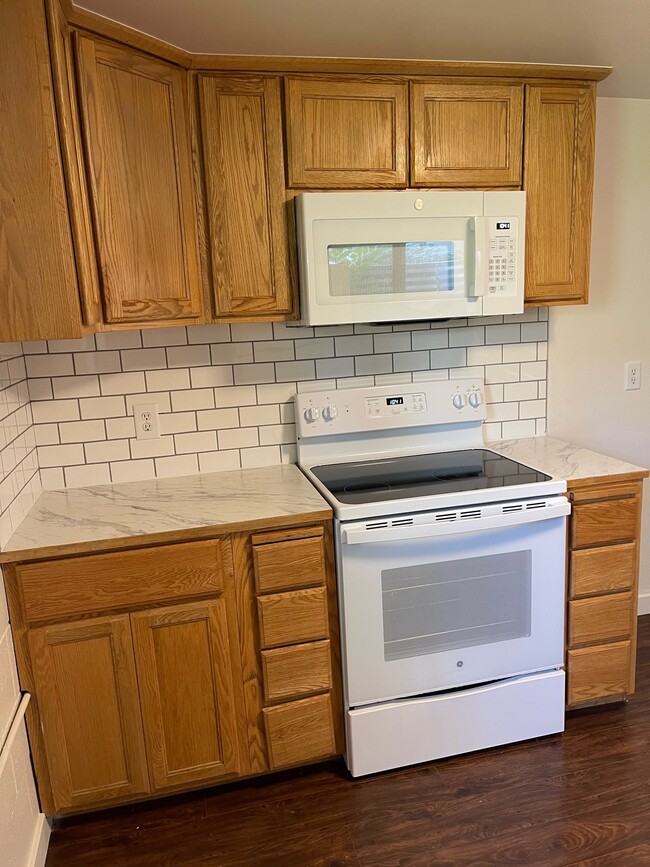 Building Photo - Lieuallen Apts.