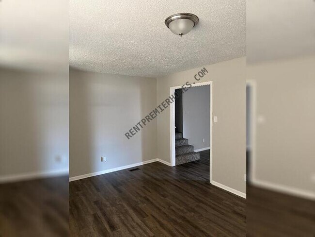 Building Photo - 10801 Excalibur Dr