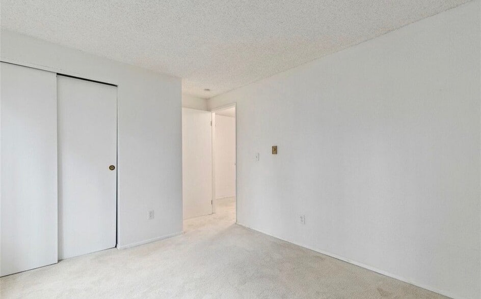 Building Photo - 151 Cardinal Ln