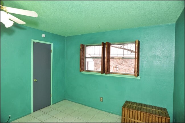 Building Photo - 6700 Escondido Dr