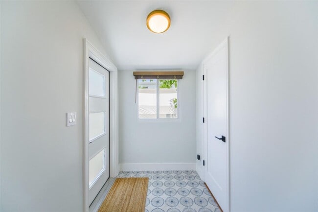 Building Photo - 810 81st St