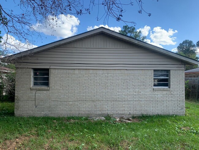 Building Photo - 4822 Gloria Dr
