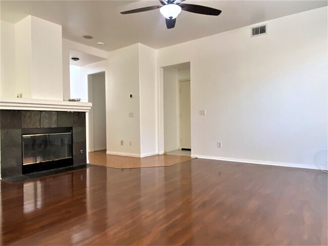 Building Photo - Spectacular 4 bd. 3 bath home in prime Dis...