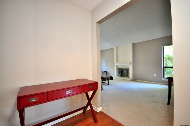 Building Photo - 16 Applewood Ln