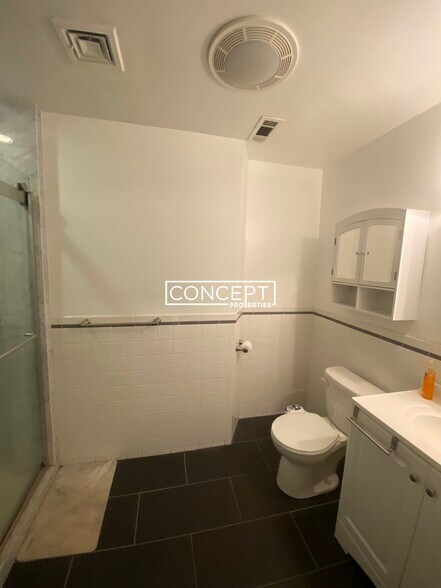 Building Photo - 1404 Beacon St