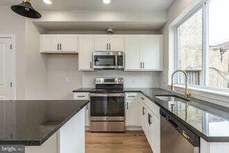 Building Photo - 2121 Bellmore St