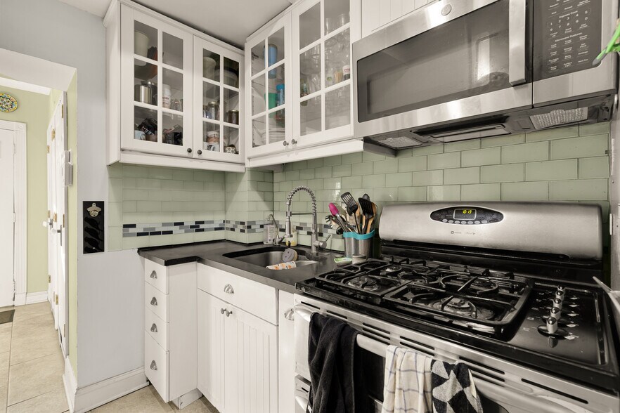 Building Photo - 207 V St NE