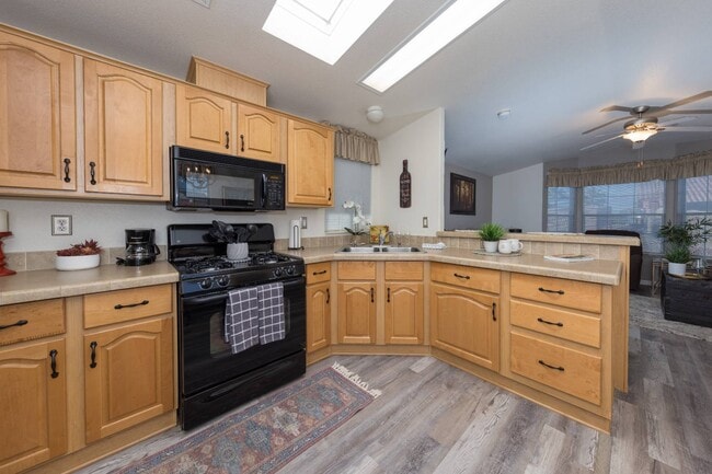 Building Photo - 9351 E 28th St