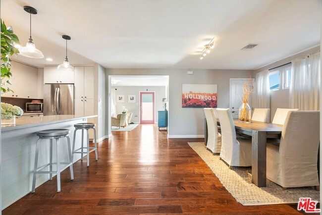 Building Photo - 4952 Placidia Ave