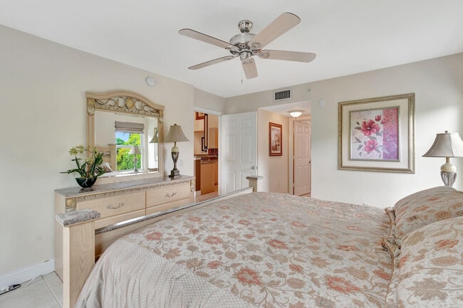 Building Photo - 923 Villa Cir