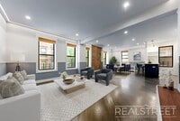 Building Photo - 4 bed | 3 Full Bath In Prime Brooklyn Heights