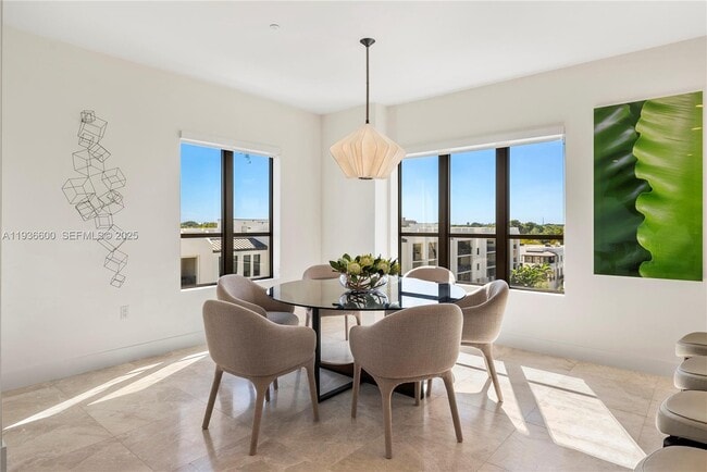 Building Photo - 701 Valencia Ave