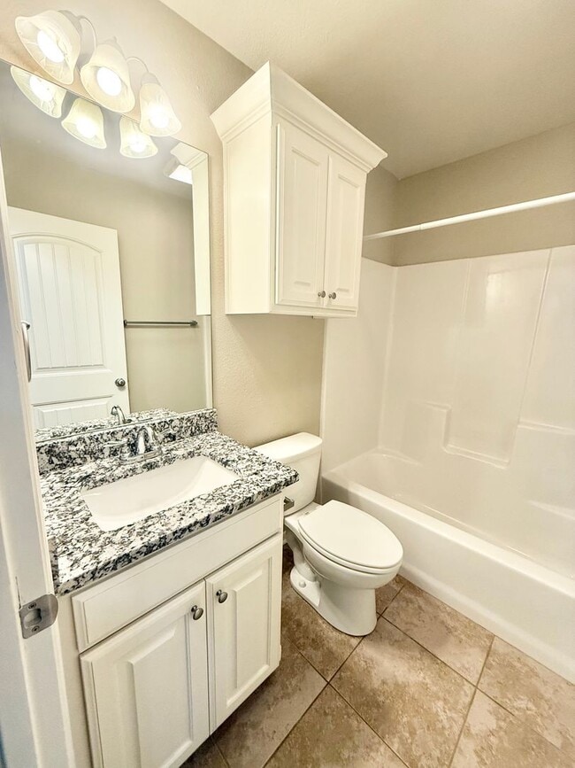 Building Photo - Luxury corner unit! 3-bed, 2.5-bath!