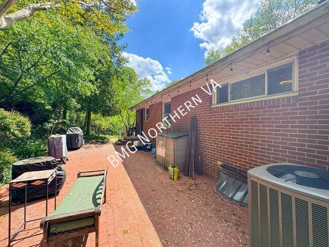 Building Photo - 6413 Berkshire Dr