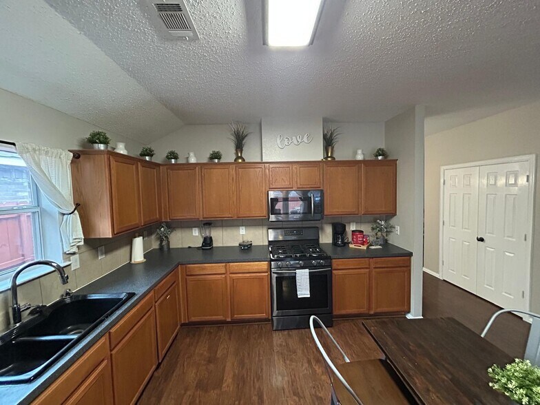 Building Photo - 3407 Autumn View Dr