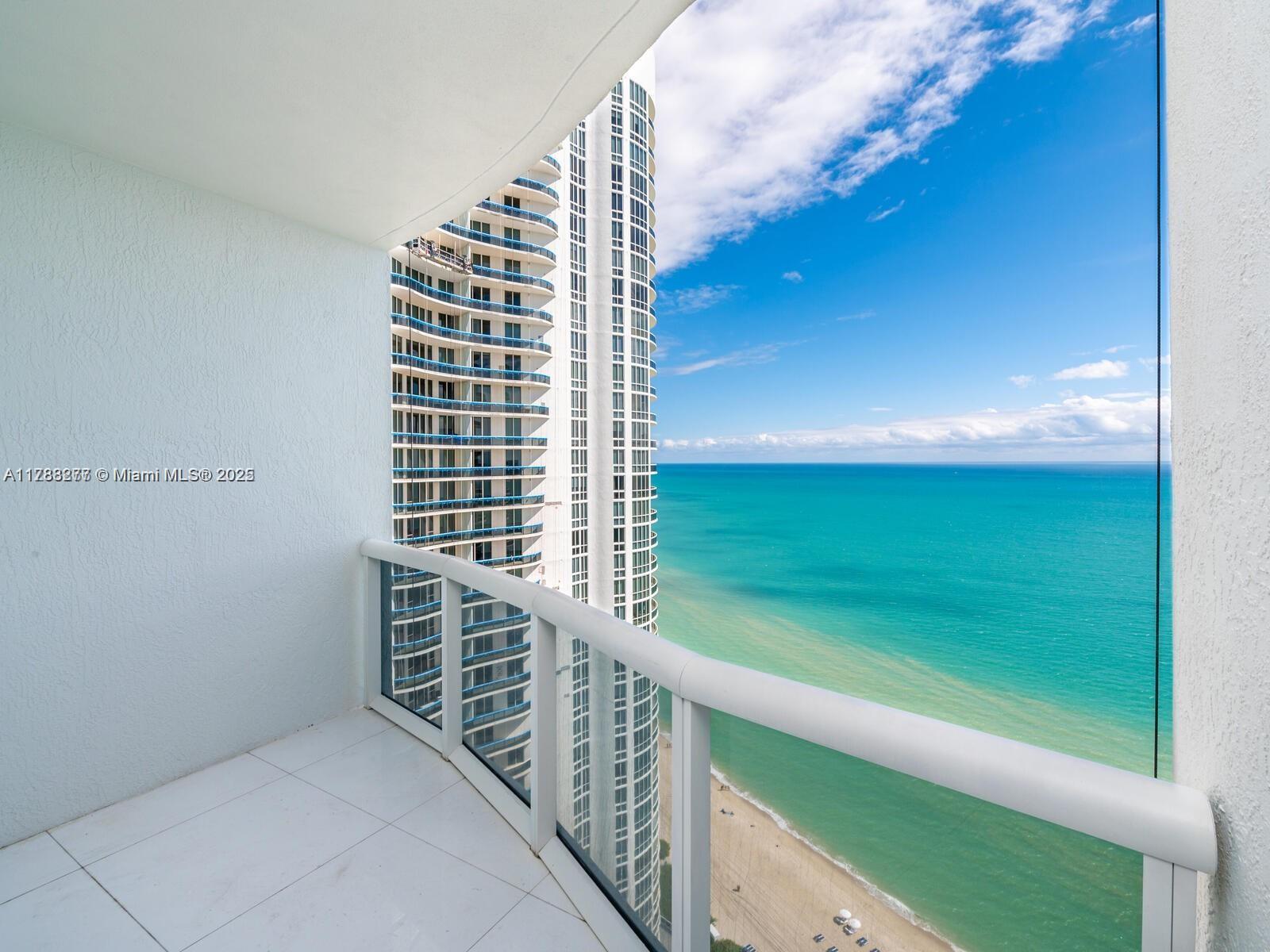 Building Photo - 15901 Collins Ave