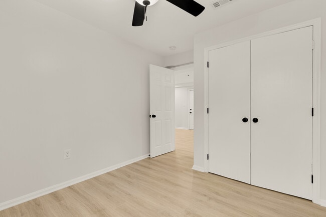Building Photo - 6214 Kolb St