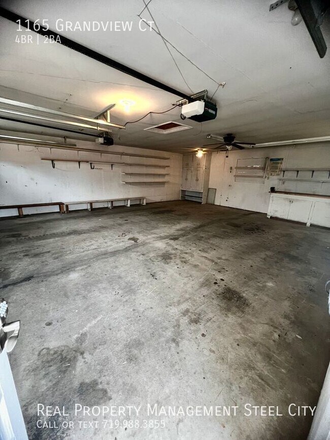 Building Photo - 1165 Grandview Ct