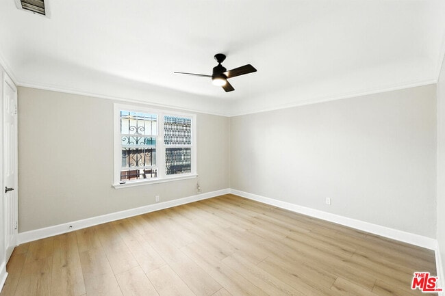 Building Photo - 8853 S Halldale Ave