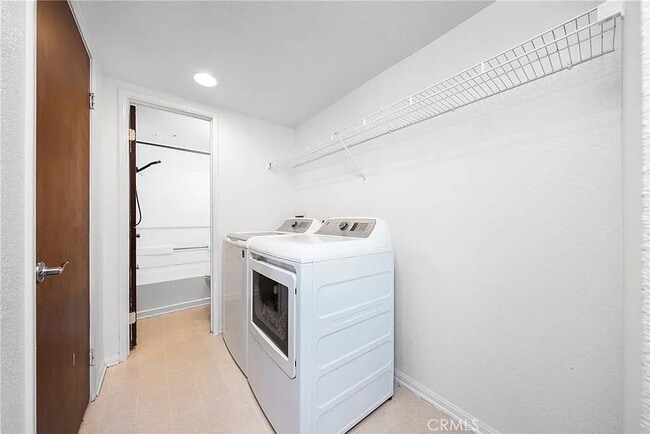 Building Photo - 10655 Lemon Ave