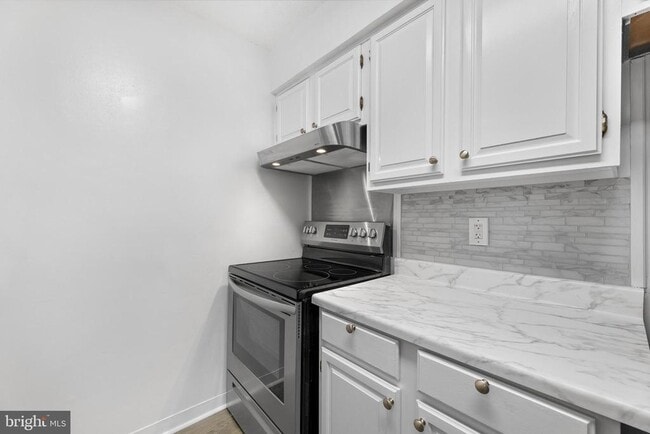 Building Photo - 2415 Ravens Crest Dr