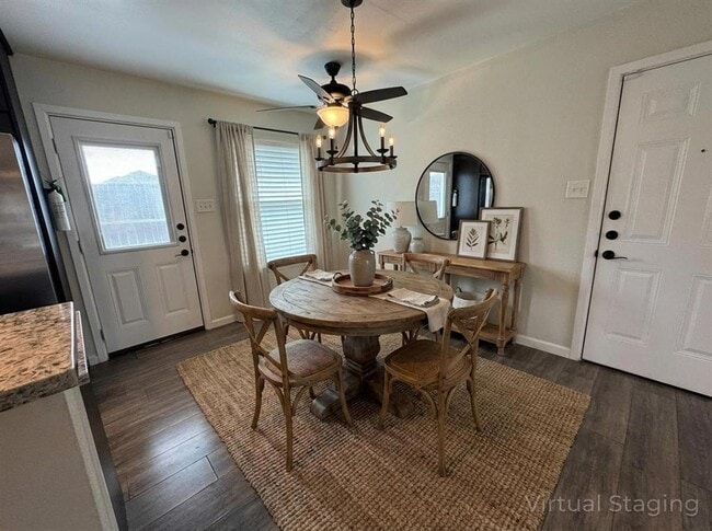 Building Photo - 2006 Ash St