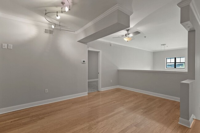 Building Photo - Spacious Music Row Condo (SPECIAL: 1/2 off...