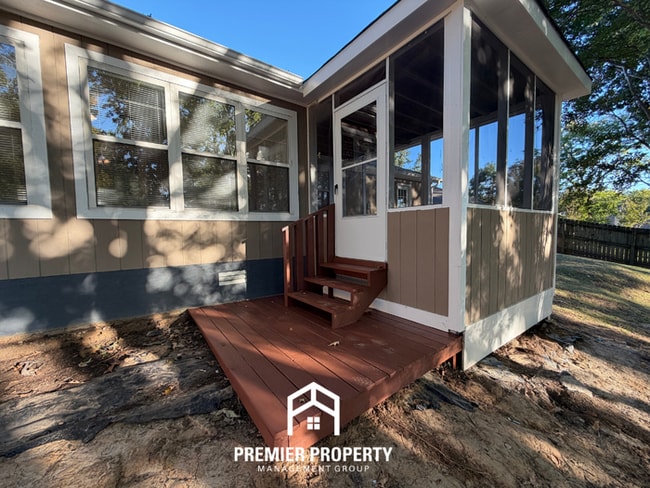 Building Photo - 3955 Castile St