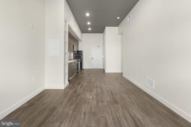 Building Photo - 525 N 41st St