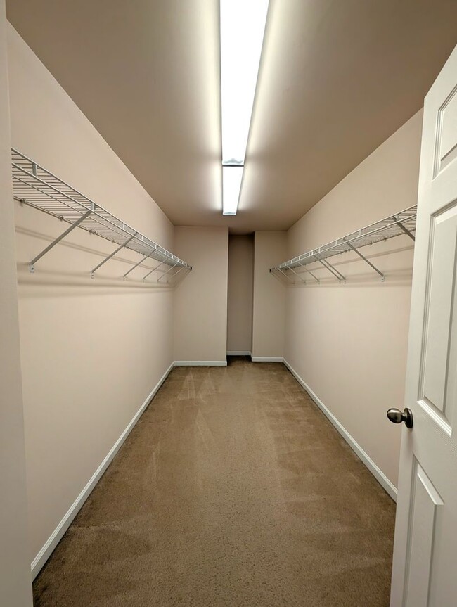 Building Photo - Pristine 4 bed, 2.5 bath Home Located in the Falcon Ridge Community!