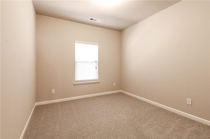 Building Photo - 606 Oakside Pl