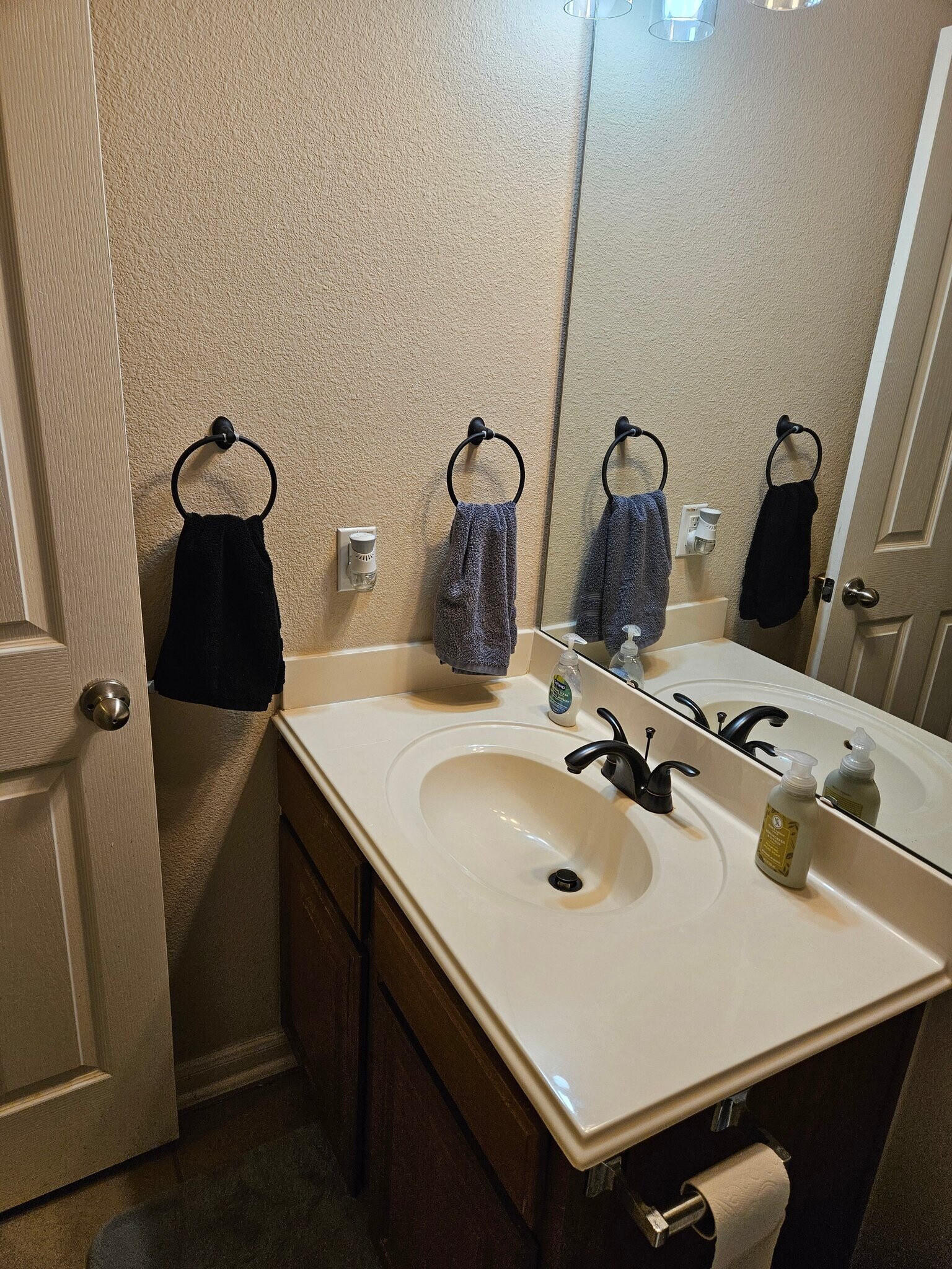 Building Photo - 1210 Plaza Lake Dr