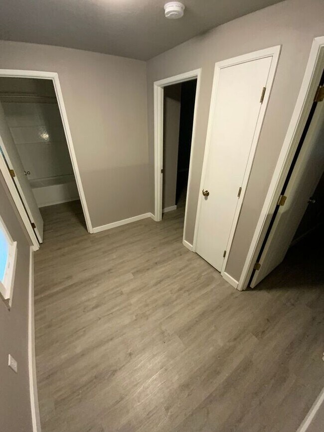 Building Photo - West Olympia 2bdr 1.5bath Townhome w/ garage & parking
