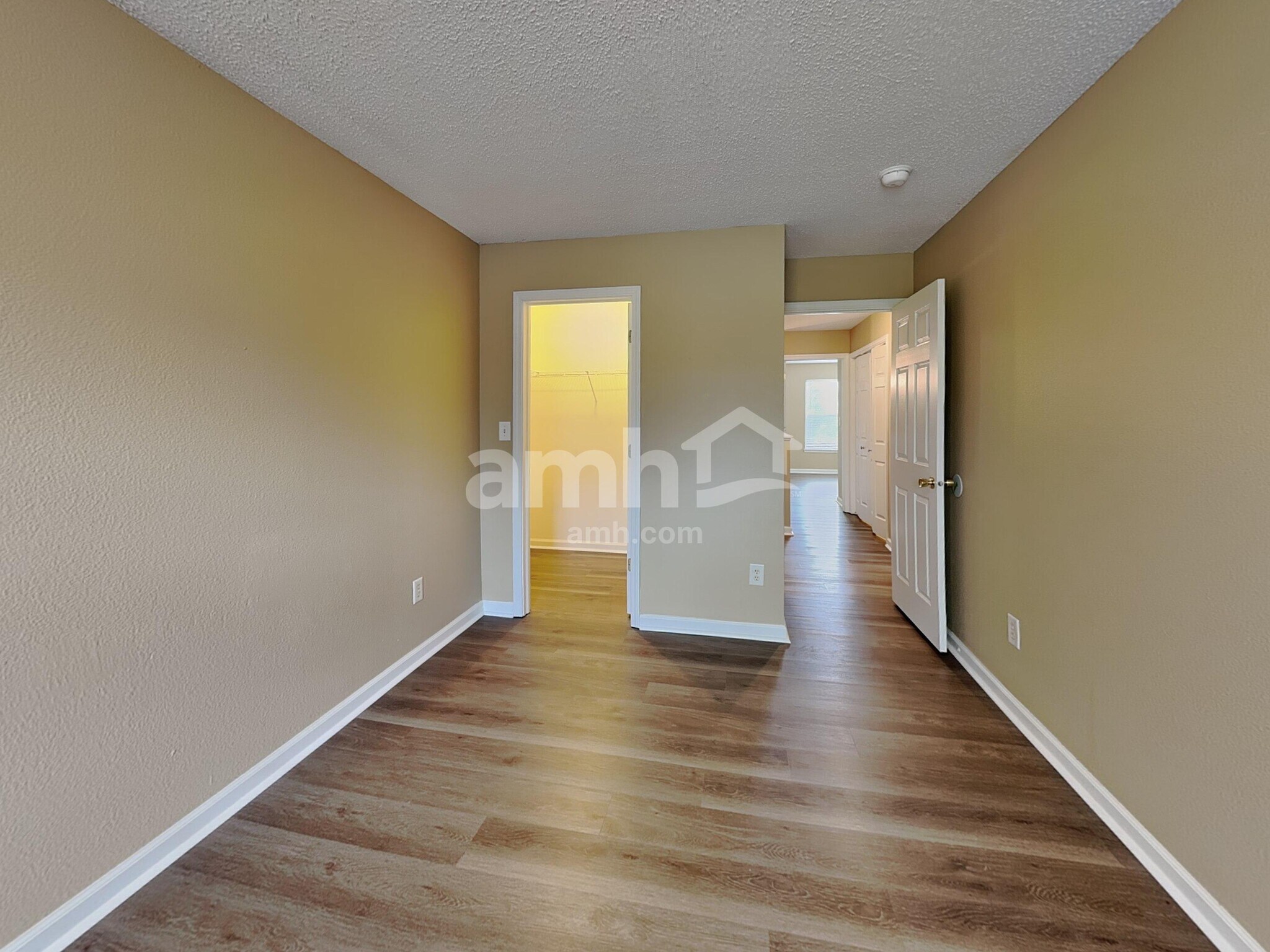 Building Photo - 635 Cloverfield Ln
