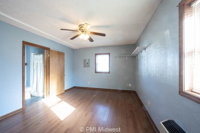 Building Photo - Charming Studio Apartment in Greenfield, I...