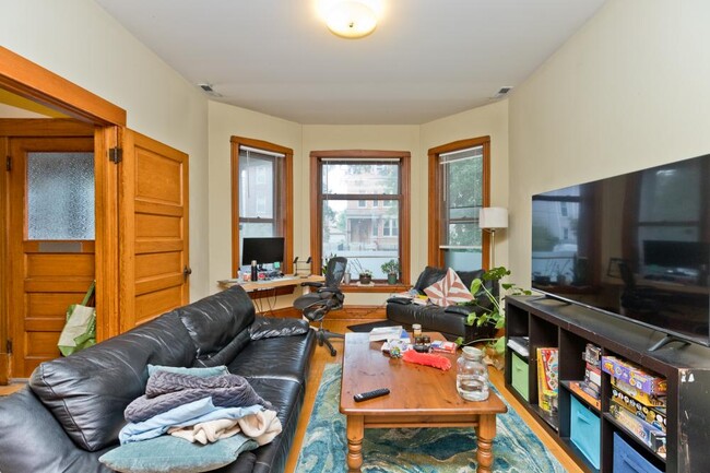 Primary Photo - 3 bedroom in Chicago IL 60647