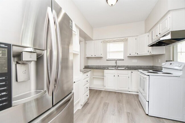 Building Photo - 5049 Jefferson St