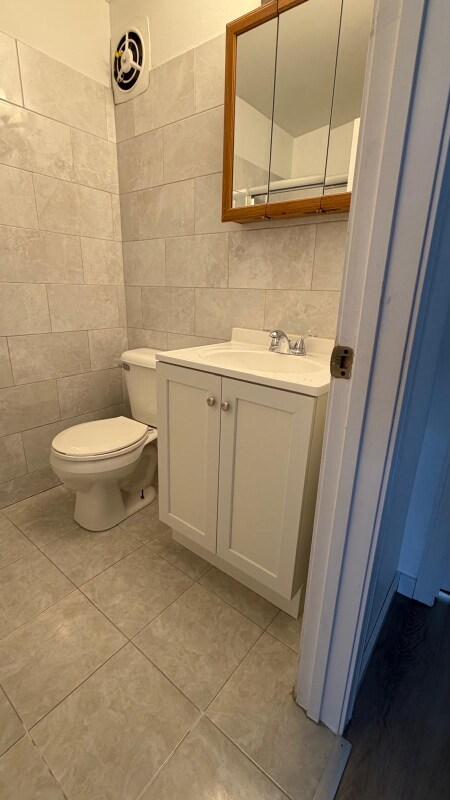 Building Photo - 1322 Fargo Ave