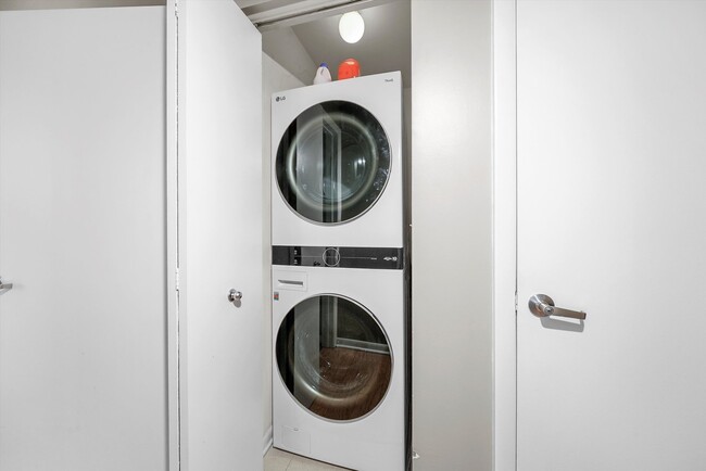 Building Photo - 435 W Erie St