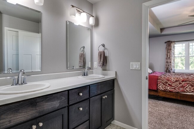 Building Photo - Professionally Managed Home in Convenient ...
