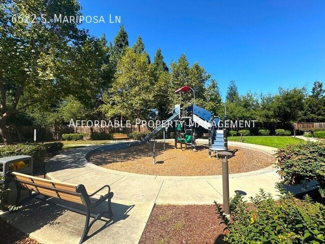 Building Photo - 6622 S Mariposa Ln