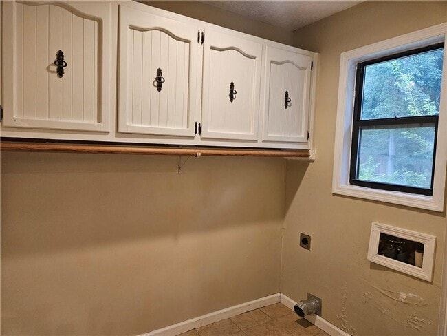Building Photo - 395 Monivea Ln