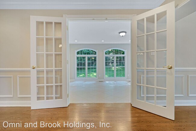 Building Photo - 4 br, 4 bath House - 1109 Winding Dr