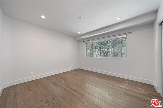 Building Photo - 1455 S Castello Ave