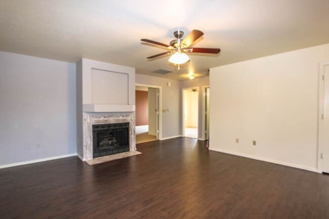 Building Photo - Corner Unit 2 Bedroom Condo