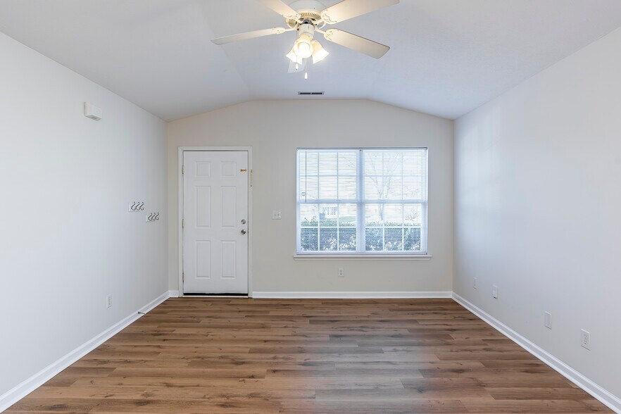 Building Photo - 405 Cricket Ln