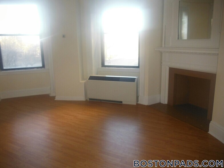 Building Photo - 62 Boylston St