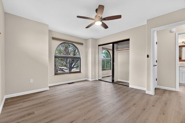 Building Photo - 546 Deer Horn Ct
